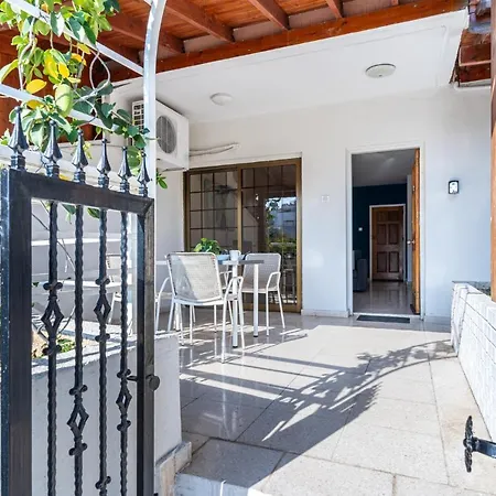 Azure 2-br W/terrace In 拉纳卡