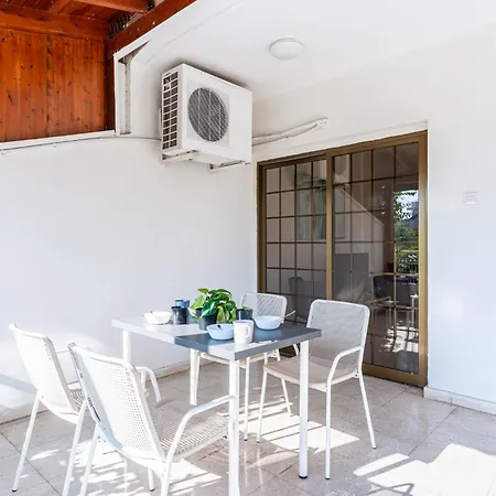 Azure 2-br W/terrace In * 拉纳卡