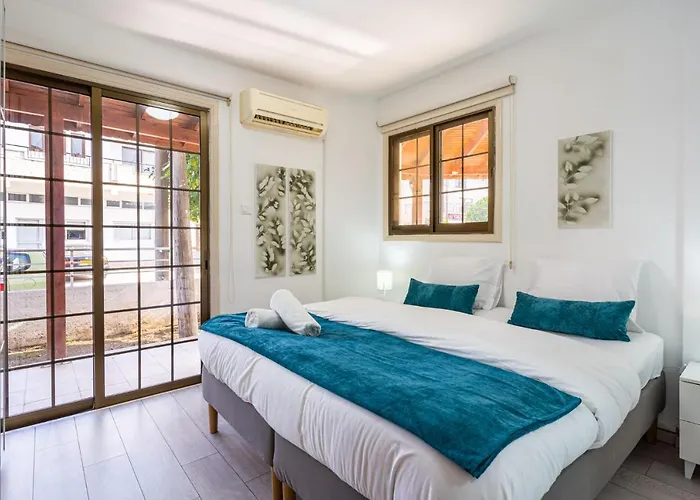 Azure 2-br W/terrace In Lägenhet