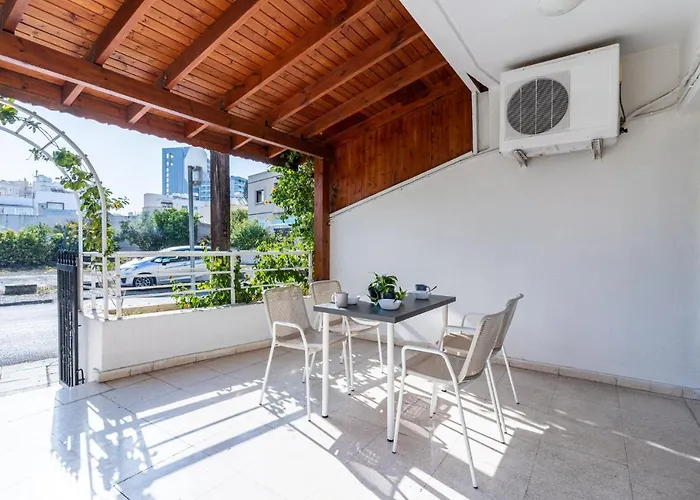 Lägenhet Azure 2-br W/terrace In