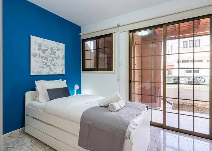 Azure 2-br W/terrace In 公寓 拉纳卡